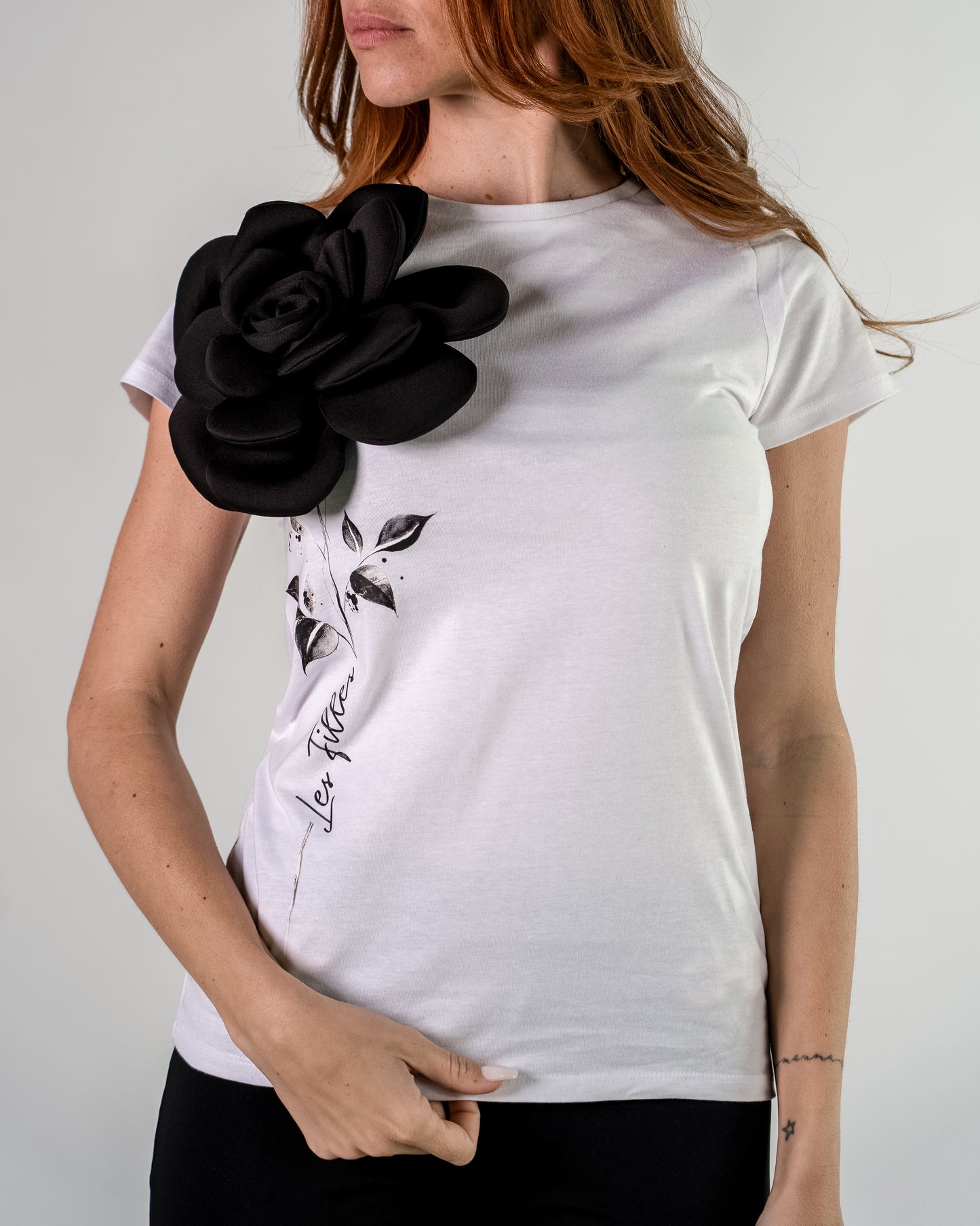 T shirt black flowers