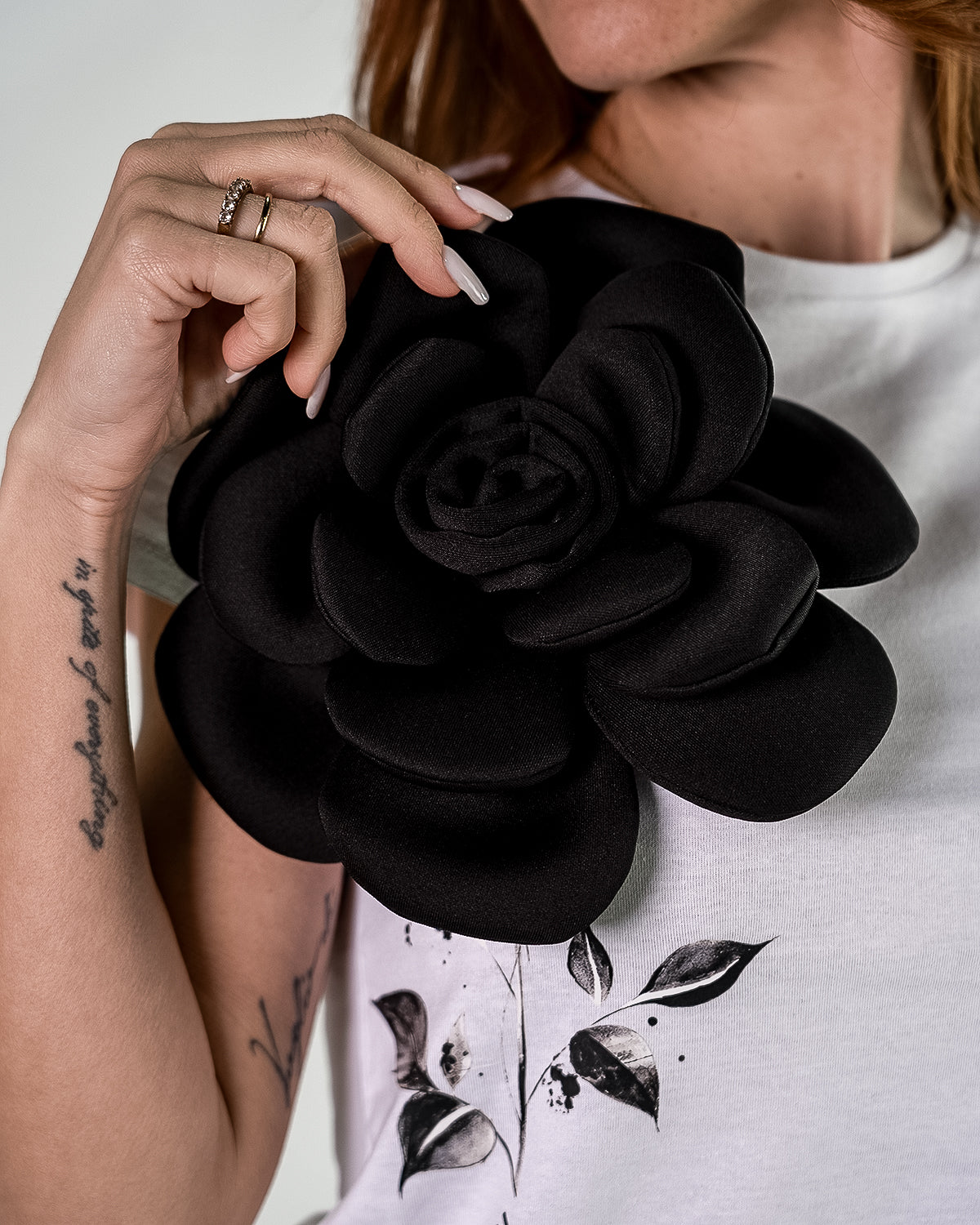 T shirt black flowers