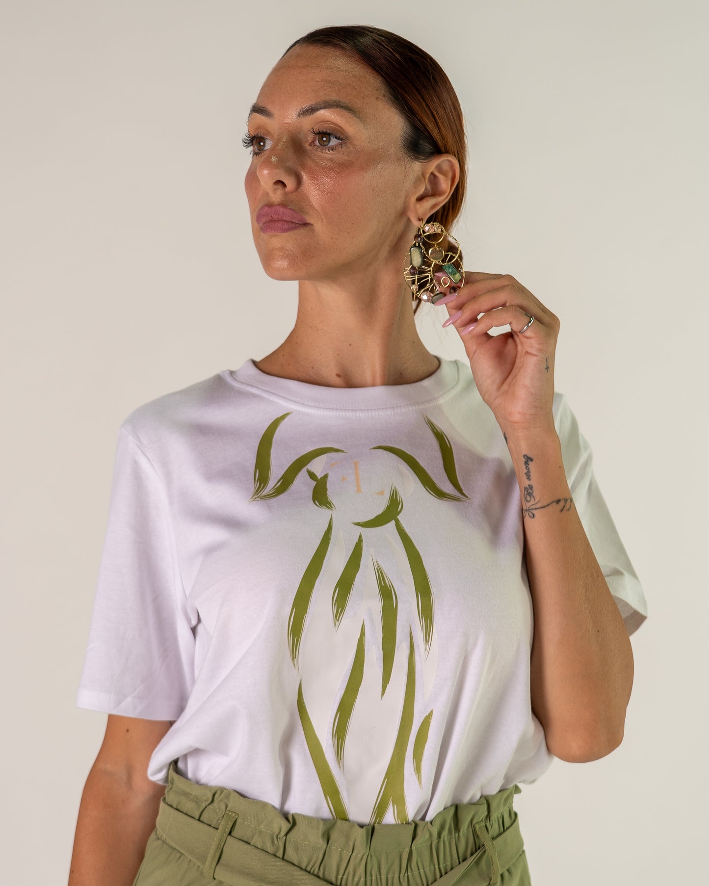 T-shirt cravatta stilizzata