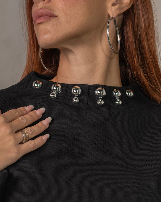 Maglione con Borchie Laserate al Collo