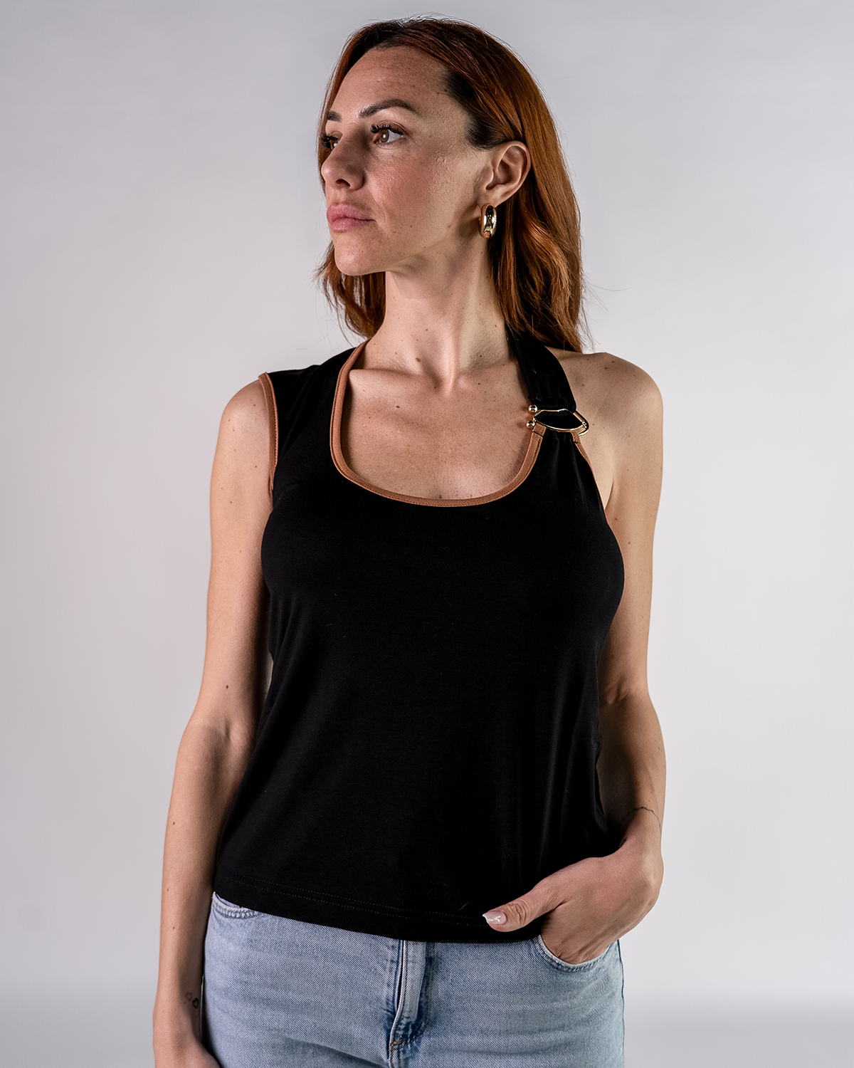 Top Halter con Anello