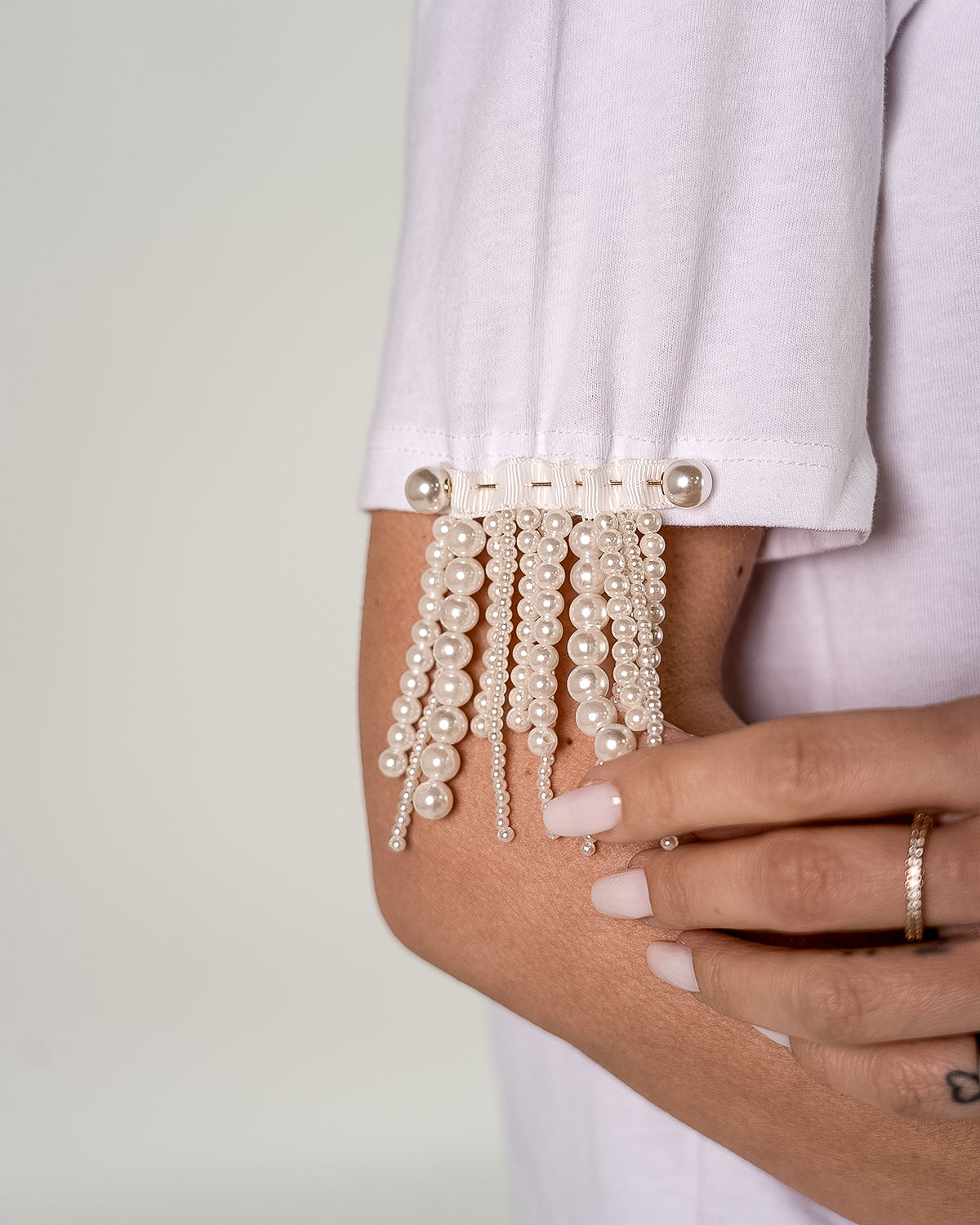 T shirt collana di perle