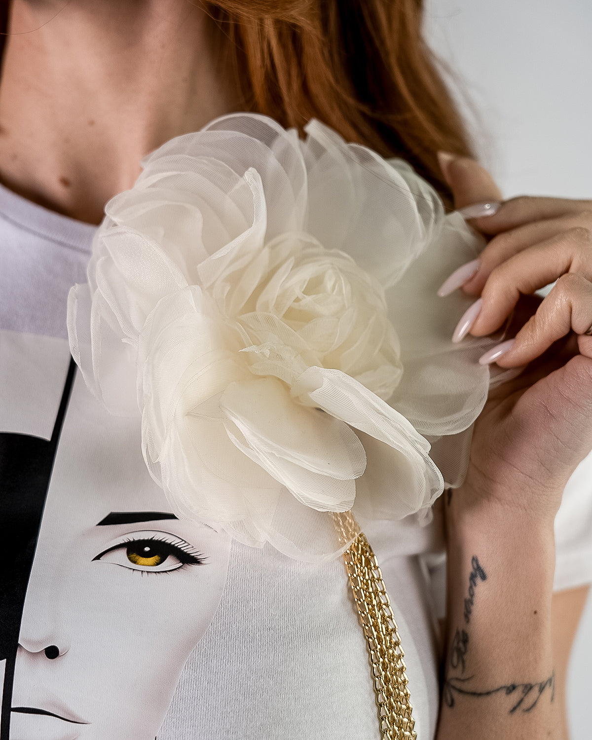 T shirt volto astratto