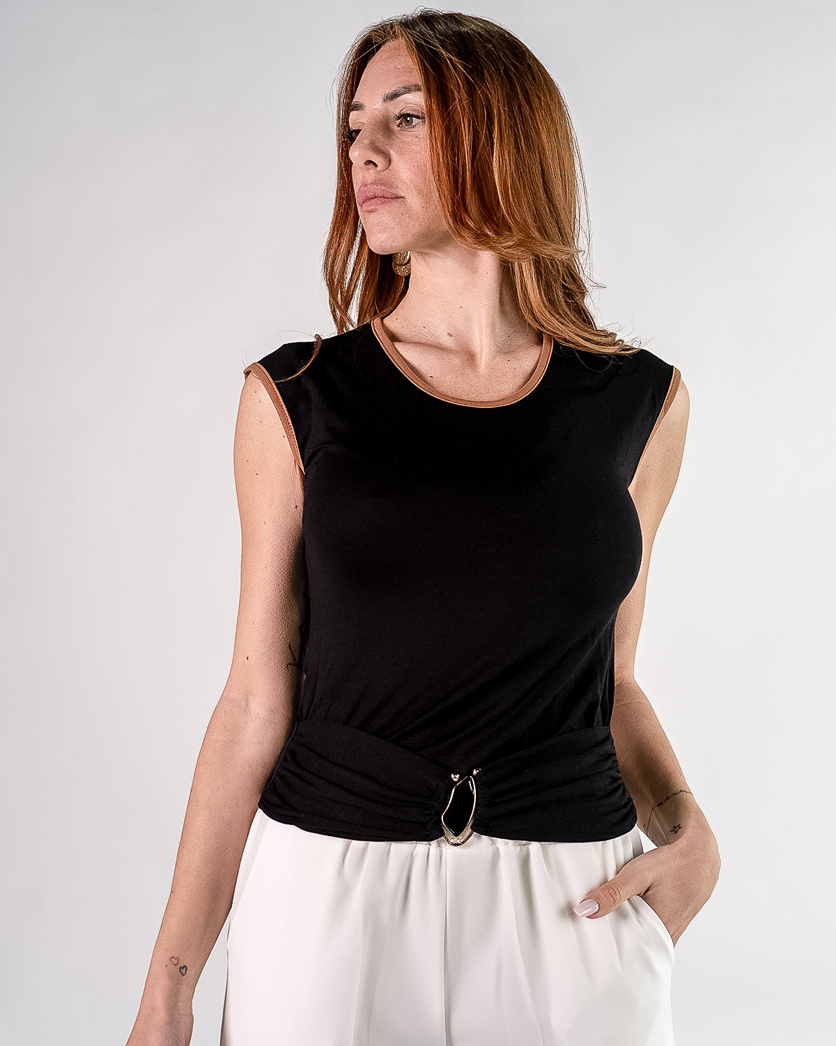 Top Crop con Dettaglio Frontale