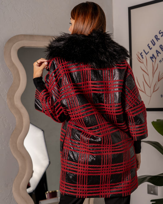 Cappotto fantasia con collo in pelliccia