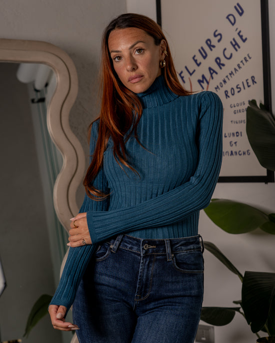 Maglia a costine dolcevita F/W