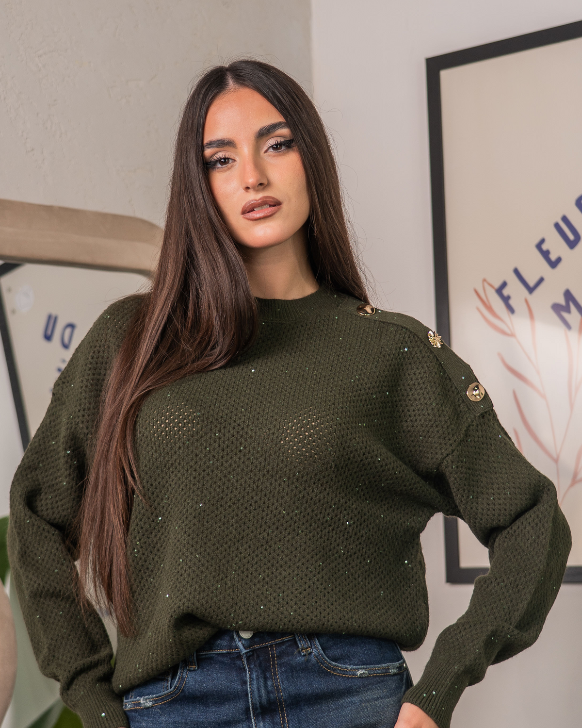 Maglione Chic con Bottoni Decorativi