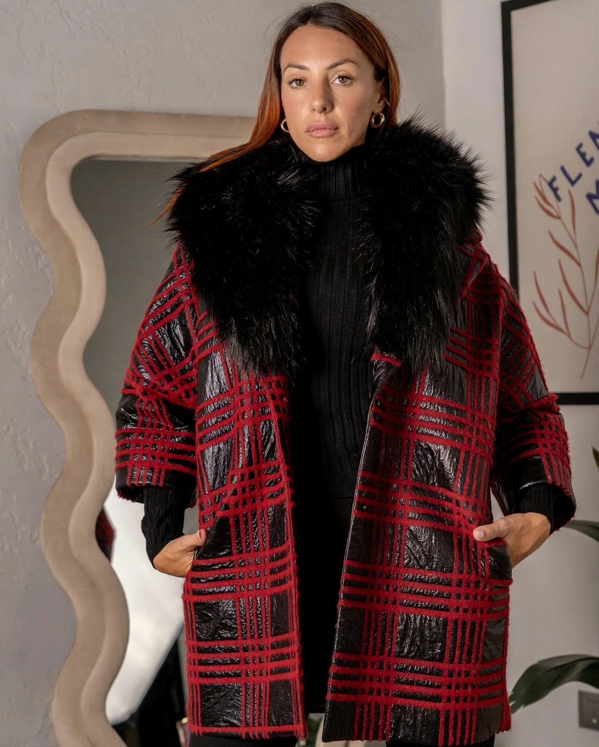 Cappotto fantasia con collo in pelliccia