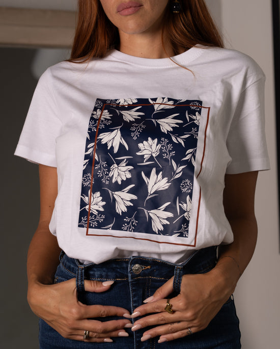 T-shirt Floreale sfondo Blu F/W